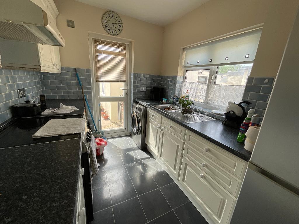 KITCHEN 9'3 x 7'3