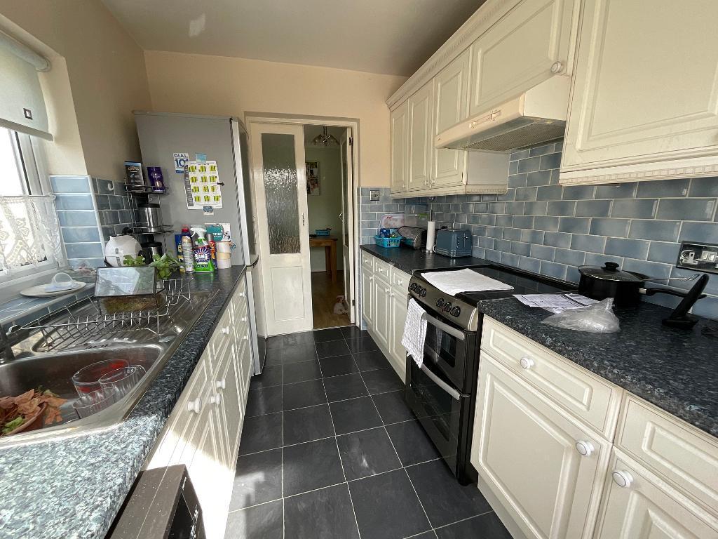 KITCHEN 9'3 x 7'3