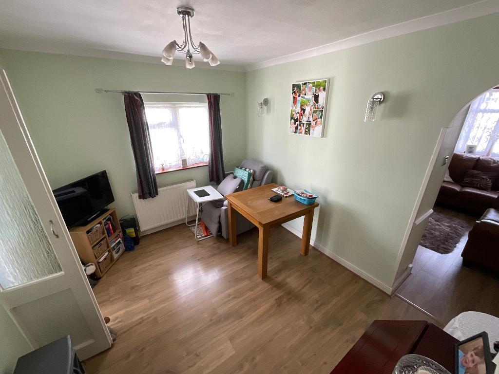 DINING ROOM 13'5 x 9'2