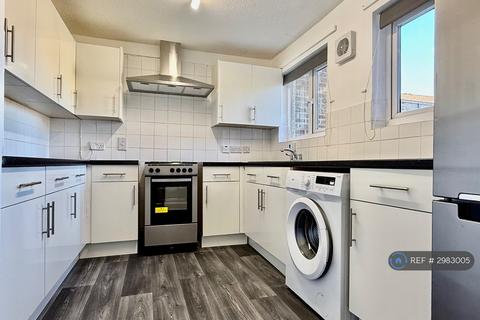 2 bedroom terraced house to rent, The Chantrys, Farnham, GU9