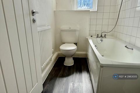2 bedroom terraced house to rent, The Chantrys, Farnham, GU9