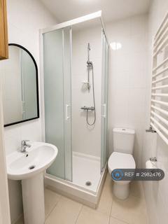 Studio to rent, Station Road, London, N3