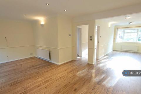 4 bedroom semi-detached house to rent, The Causeway, London, N2
