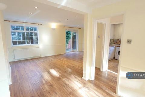 4 bedroom semi-detached house to rent, The Causeway, London, N2