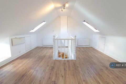 4 bedroom semi-detached house to rent, The Causeway, London, N2