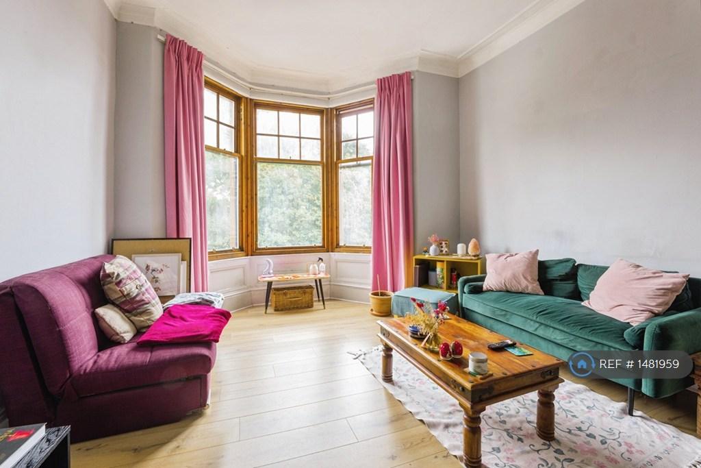 Apartment in Glasgow, Shawmoss, Crossmyloof - View 2