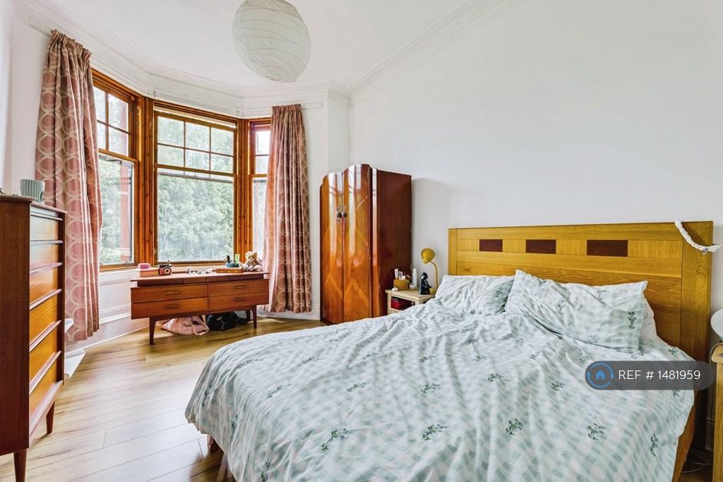 Apartment in Glasgow, Shawmoss, Crossmyloof - View 4