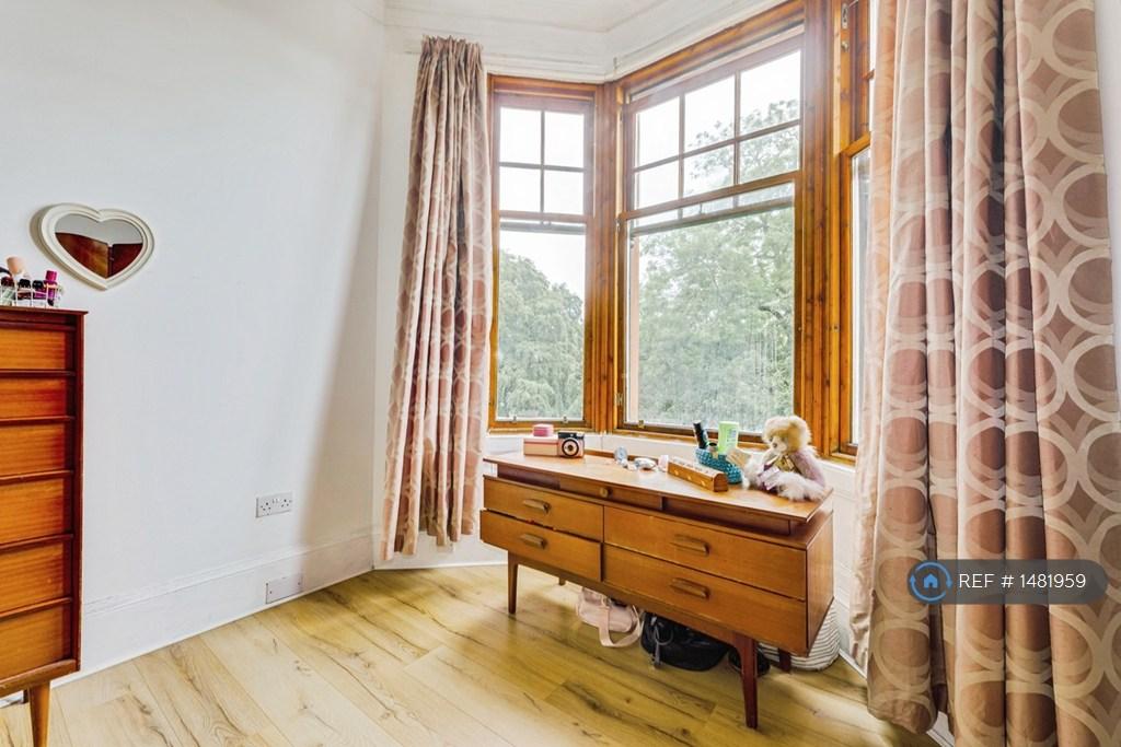 Apartment in Glasgow, Shawmoss, Crossmyloof - View 5