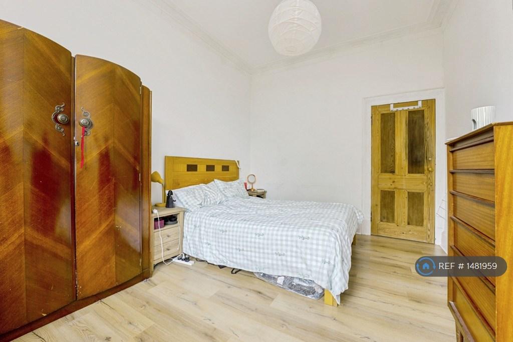 Apartment in Glasgow, Shawmoss, Crossmyloof - More