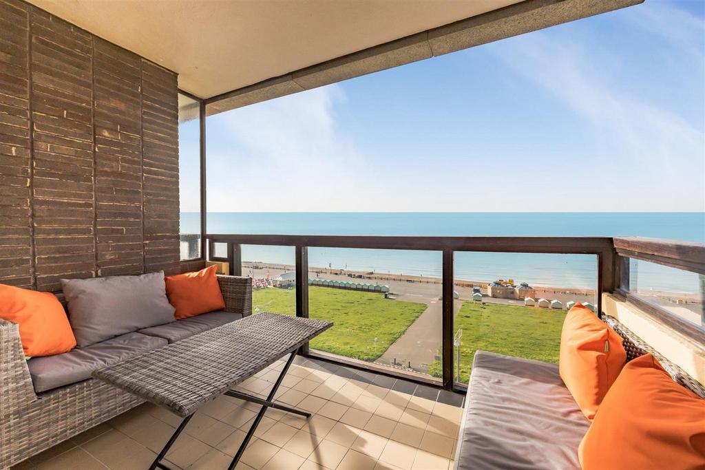 Apartment in Hove, Brighton and Hove - View 2