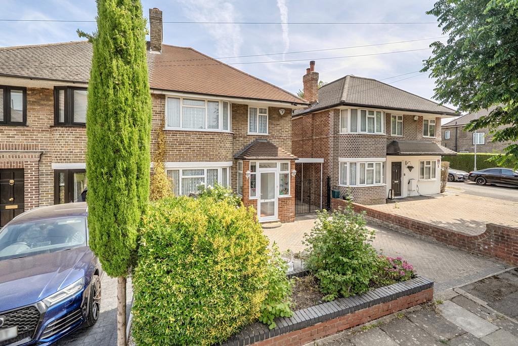 Detached house exterior, garden
