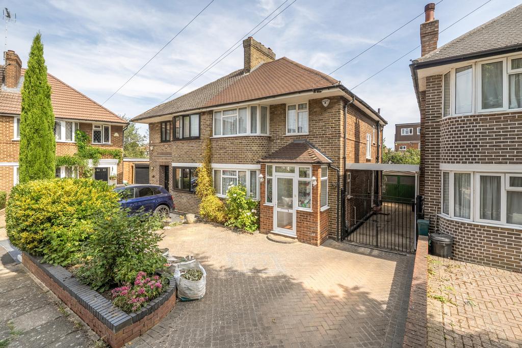 Detached house exterior, driveway