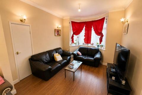 2 bedroom terraced house for sale, St Johns Road, Chingford