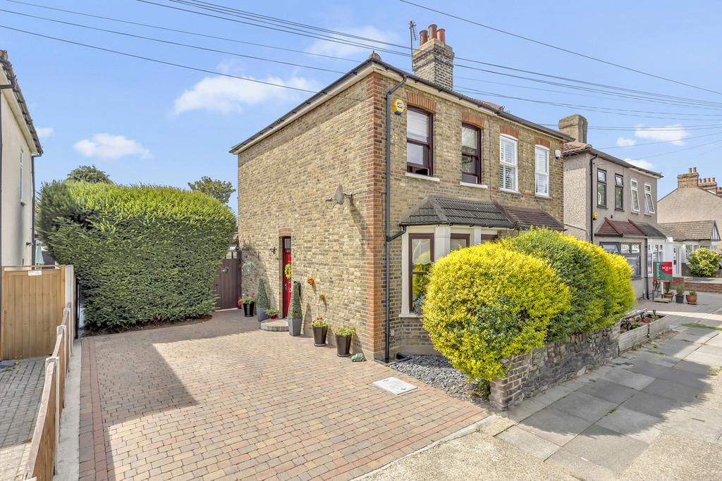 Detached house exterior, driveway