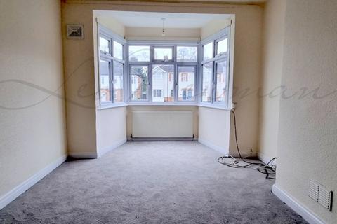 2 bedroom flat to rent, High Street, Hornchurch, RM12