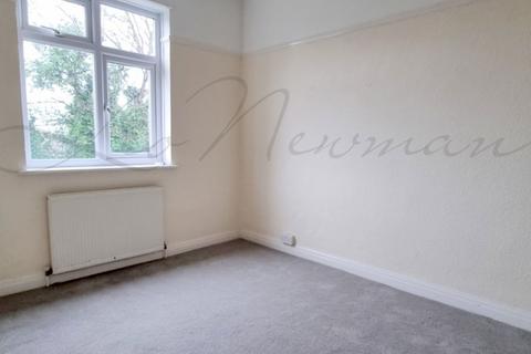 2 bedroom flat to rent, High Street, Hornchurch, RM12
