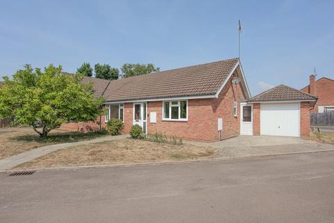 2 bedroom semi-detached bungalow for sale, Banesberie Close, Banbury OX16 1YH