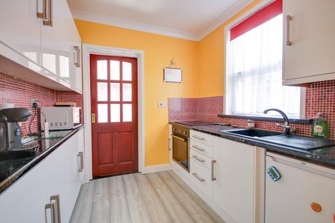 2 bedroom detached bungalow for sale, MIDANBURY! NO FORWARD CHAIN! GORGEOUS GARDEN! WORKSHOP! MODERN KITCHEN!