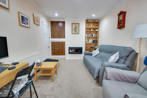 2 bedroom detached bungalow for sale, MIDANBURY! NO FORWARD CHAIN! GORGEOUS GARDEN! WORKSHOP! MODERN KITCHEN!