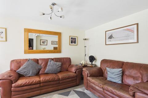3 bedroom end of terrace house to rent, Watson Avenue, Market Harborough