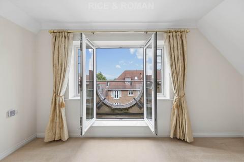 1 bedroom retirement property for sale, Cobham Road, Leatherhead KT22