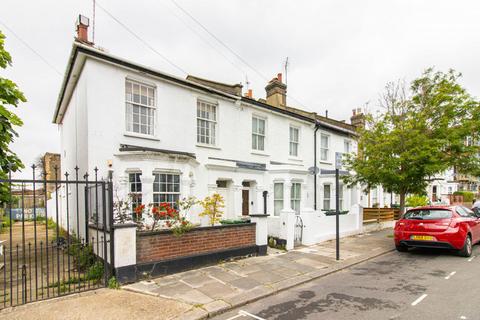 2 bedroom flat to rent, Kenmont Gardens, London NW10