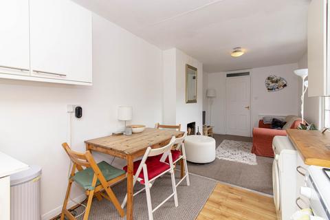 2 bedroom flat to rent, Kenmont Gardens, London NW10
