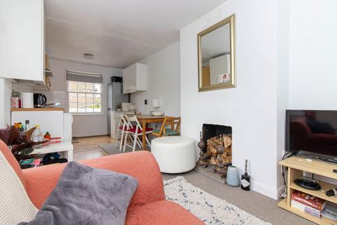 2 bedroom flat to rent, Kenmont Gardens, London NW10