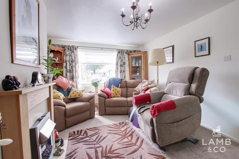 2 bedroom semi-detached bungalow for sale, Bennett Close, Walton On The Naze CO14