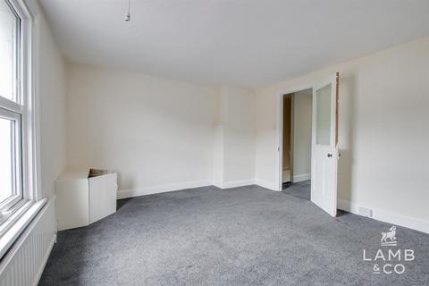 2 bedroom end of terrace house for sale, North Road, Clacton-On-Sea CO15
