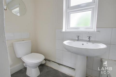 2 bedroom end of terrace house for sale, North Road, Clacton-On-Sea CO15