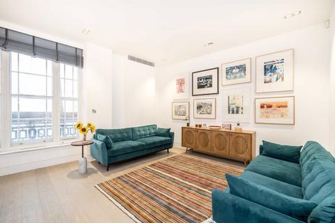 2 bedroom flat for sale, Warwick Court, London WC1R