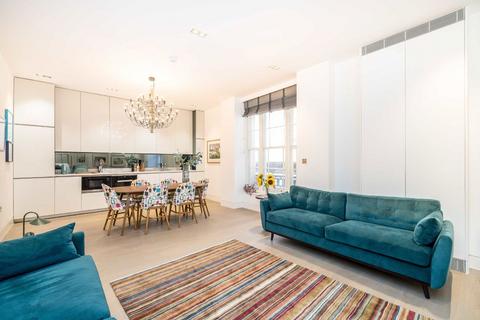 2 bedroom flat for sale, Warwick Court, London WC1R