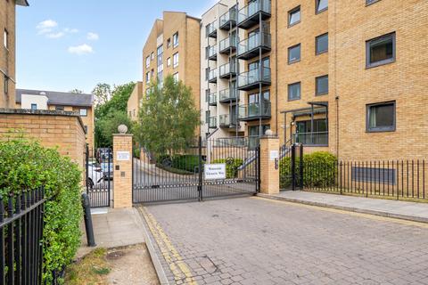 2 bed flat/apartment for rent in Victoria Way, Woking, GU21