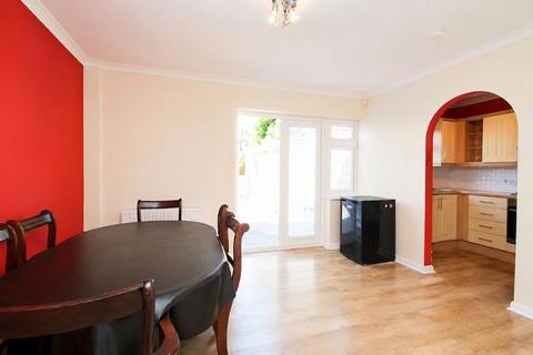 3 bedroom semi-detached house to rent, Hogarth Avenue, ASHFORD, TW15