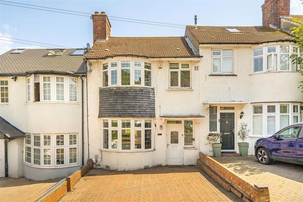 Detached house exterior, driveway