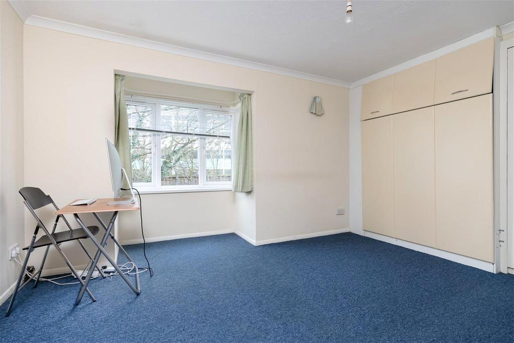 Apartment in West Drayton - View 2
