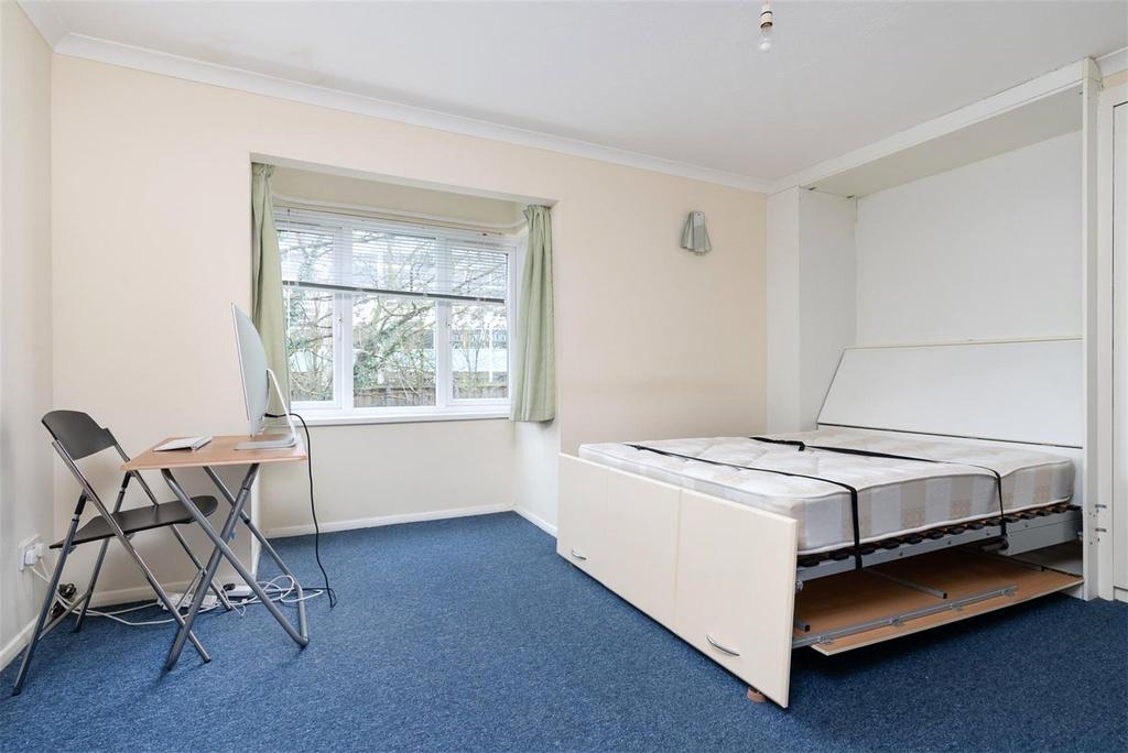 Apartment in West Drayton - View 3