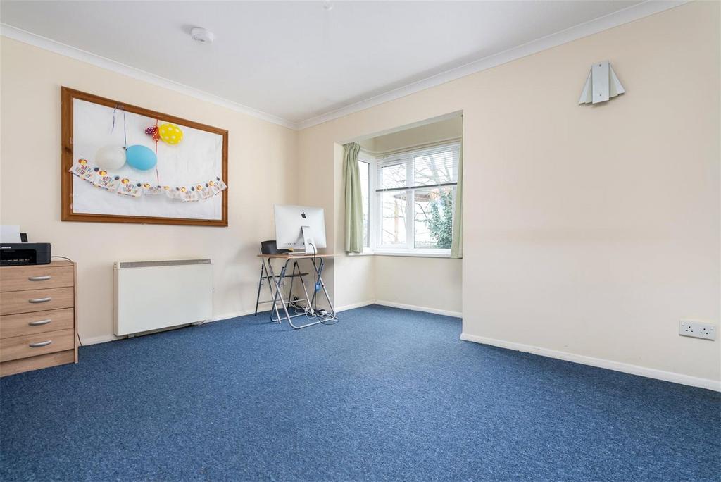 Apartment in West Drayton - View 4