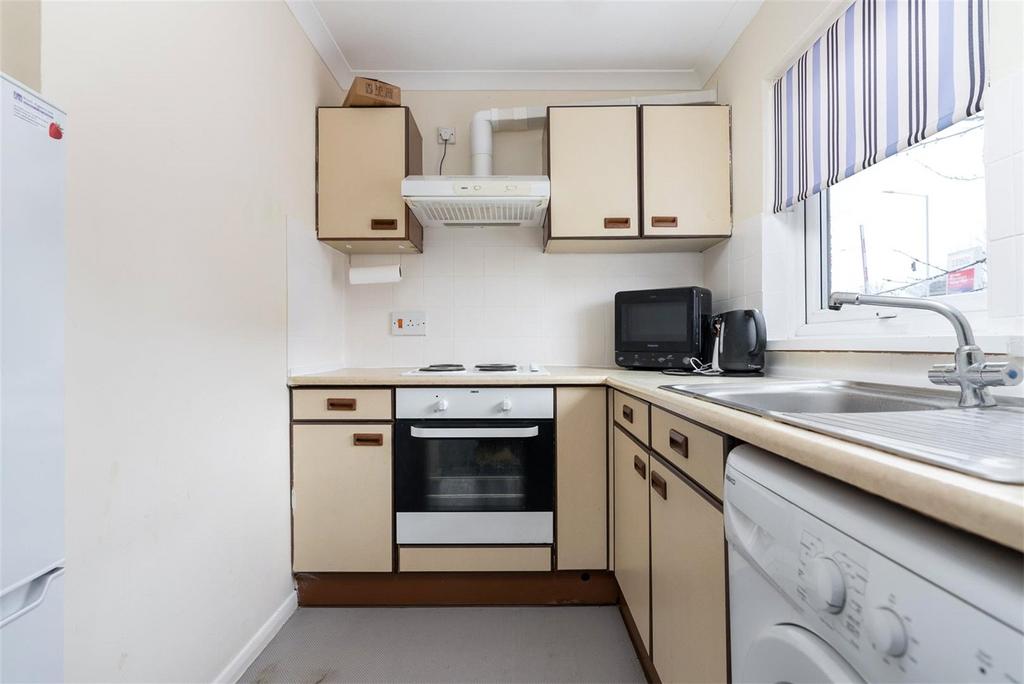 Apartment in West Drayton - More