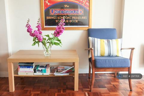 3 bedroom flat to rent, Phoenix Court, London, NW1