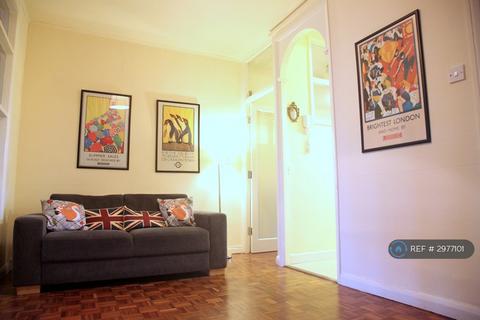 3 bedroom flat to rent, Phoenix Court, London, NW1
