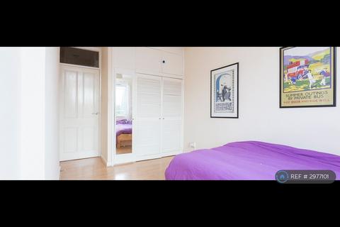 3 bedroom flat to rent, Phoenix Court, London, NW1
