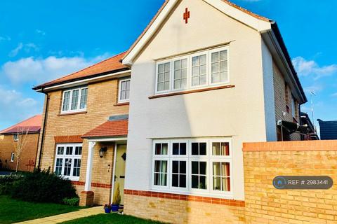 1 bedroom in a house share to rent, Woodpecker Edge, Caddington, Luton, LU1