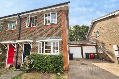 2 bedroom semi-detached house for sale, Kinnaird Close, Slough, Berkshire