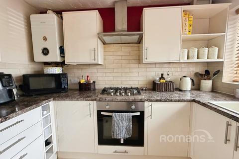 2 bedroom semi-detached house for sale, Kinnaird Close, Slough, Berkshire