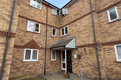 2 bed flat/apartment for rent in Bignell Croft, Colchester, CO4
