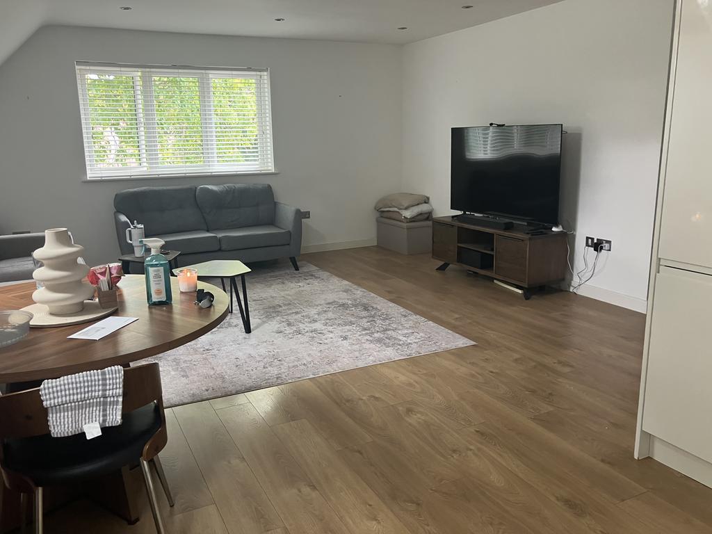 Apartment in Purley - More