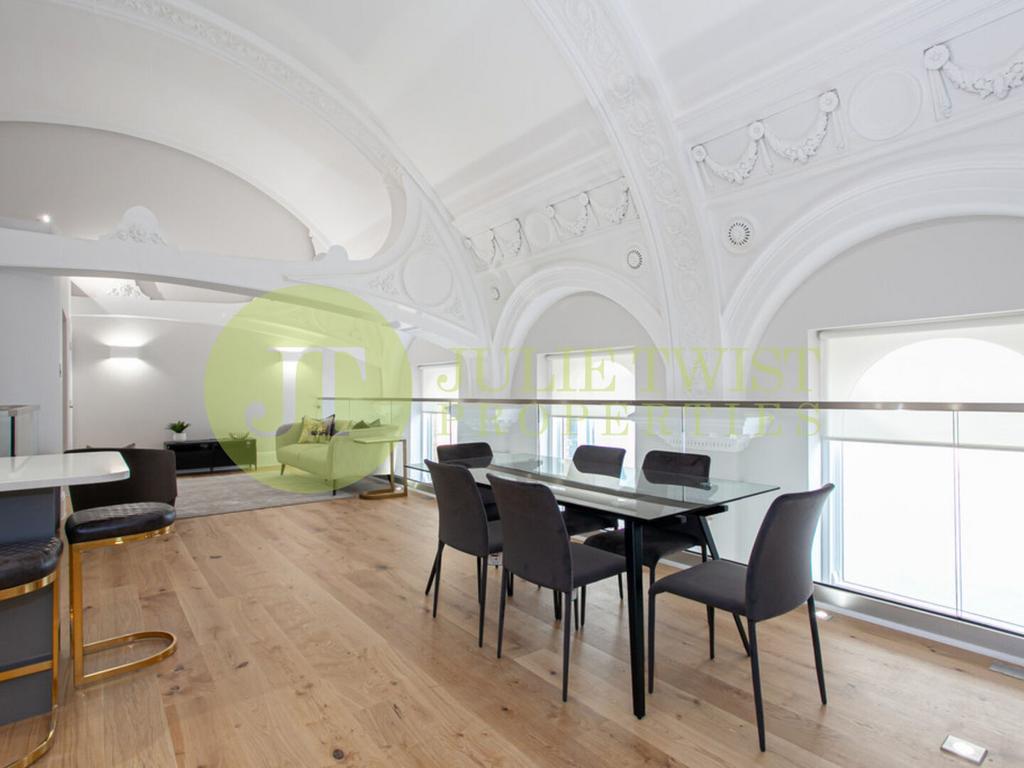 House in Manchester, Civic Quarter, City Centre - More