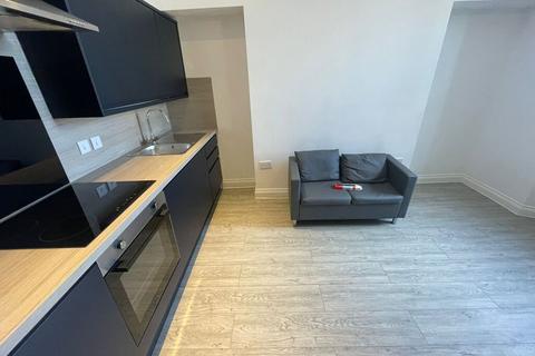 Studio to rent, 11 Whitefield Tce, Flat 8